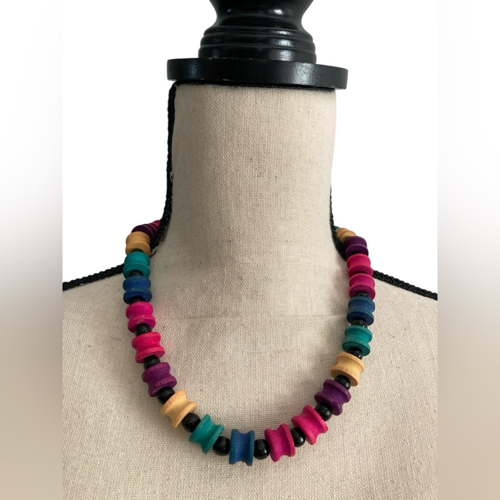Women’s vintage Y2K 80s 90s colorful maximalist ethnic boho wooden bead necklace